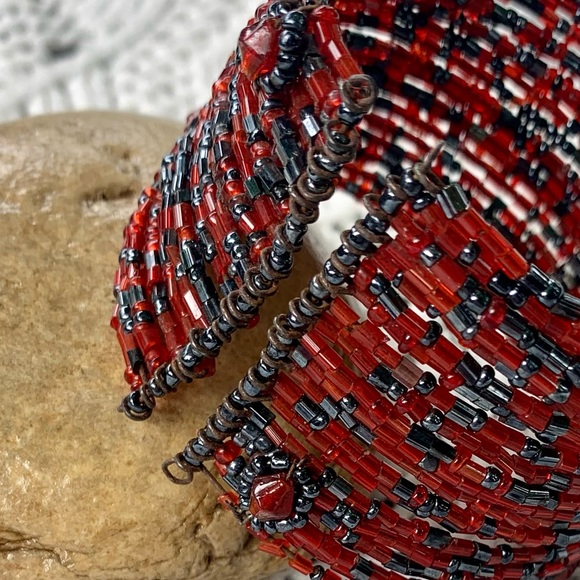 Red and Black Cuff Beaded Metal Bracelet - Picture 5 of 11